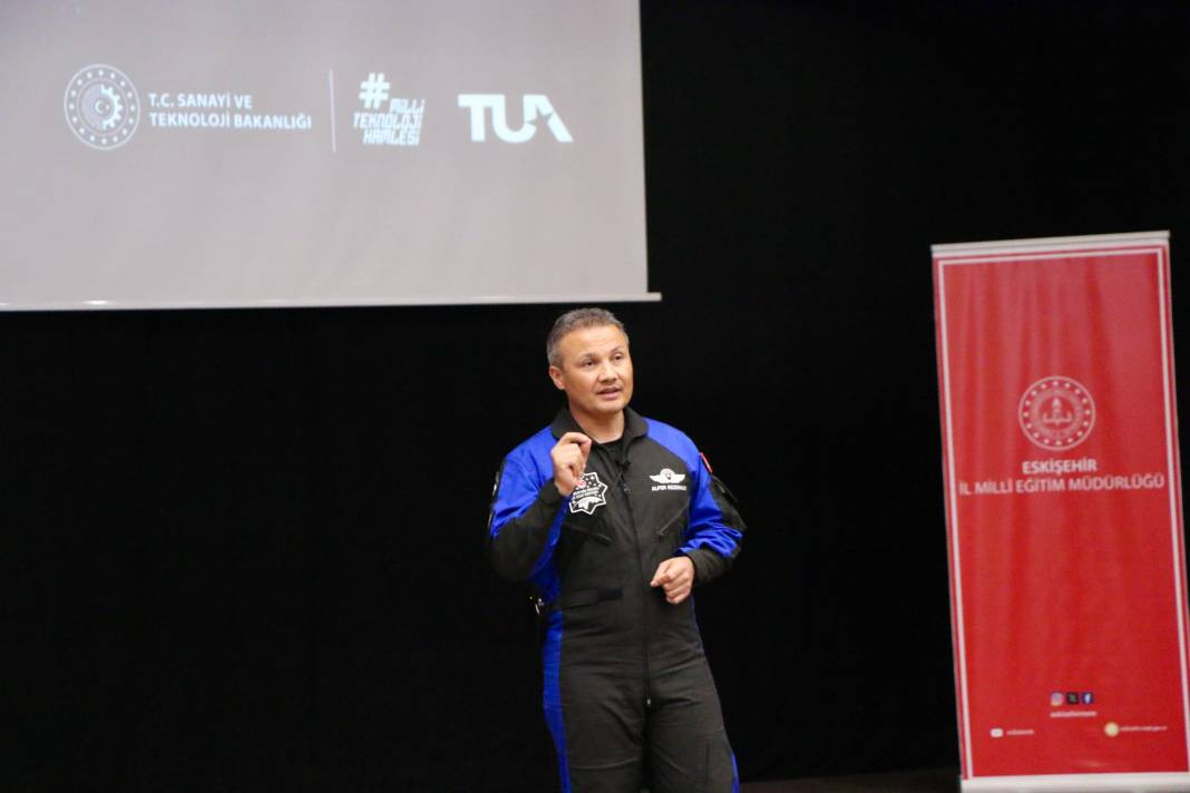 Türkiye'nin ilk astronotu Gezeravcı Eskişehir'de öğrencilerle buluştu - Resim: 18